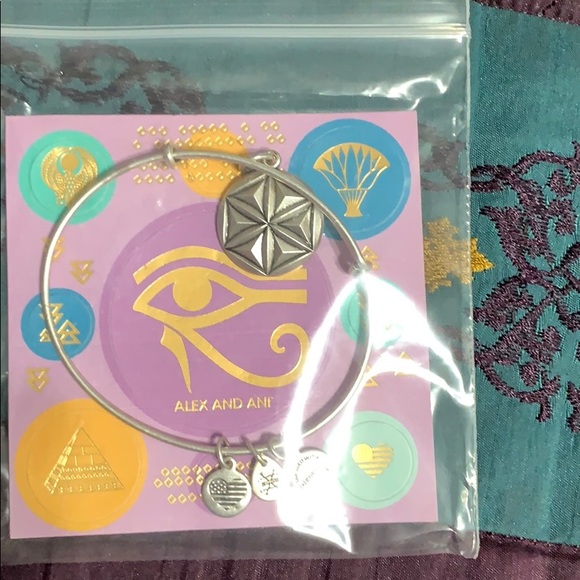 💜(FIRM PRICE)💜Pandora Purple Flower Beads💜 - Picture 6 of 6